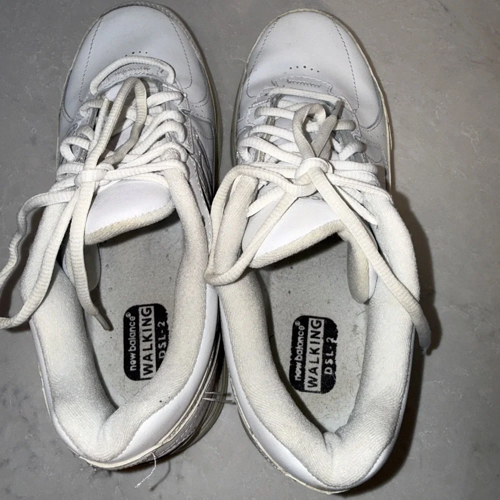 New Balance 577 MW577WT Men's Size 8  4E White Low Top  Walking Shoes
